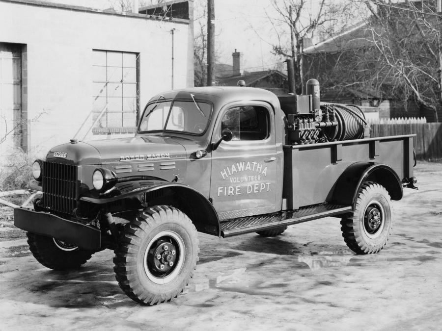  Dodge Power Wagon Pickup Pumper 1950 года  (фото 1 из 1)